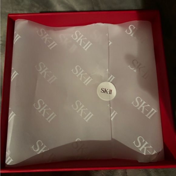 Red and Silver Skincare Mask Set - Picture 11 of 11